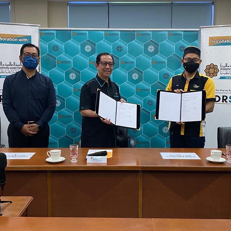 The first MOU between the student body with the University